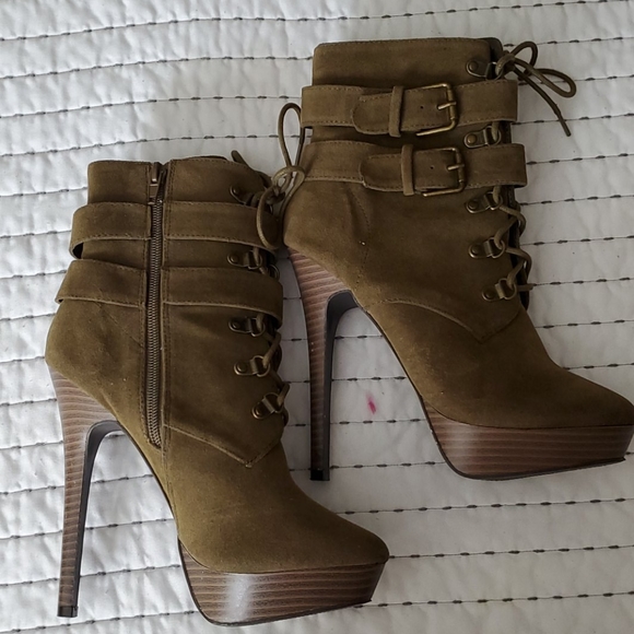 Olive green lace up booties size 7 - Picture 3 of 5